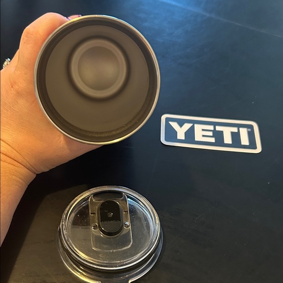 YETI Rambler - Picture 6 of 6